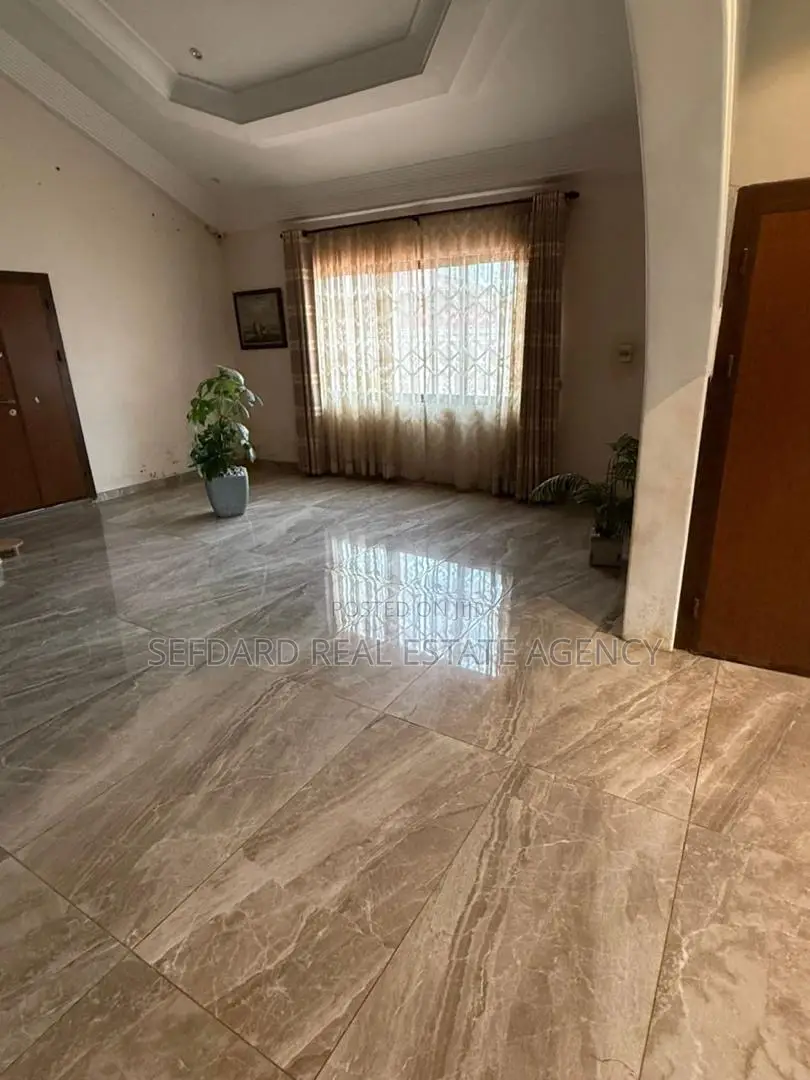 5bdrm House in Amasaman for sale