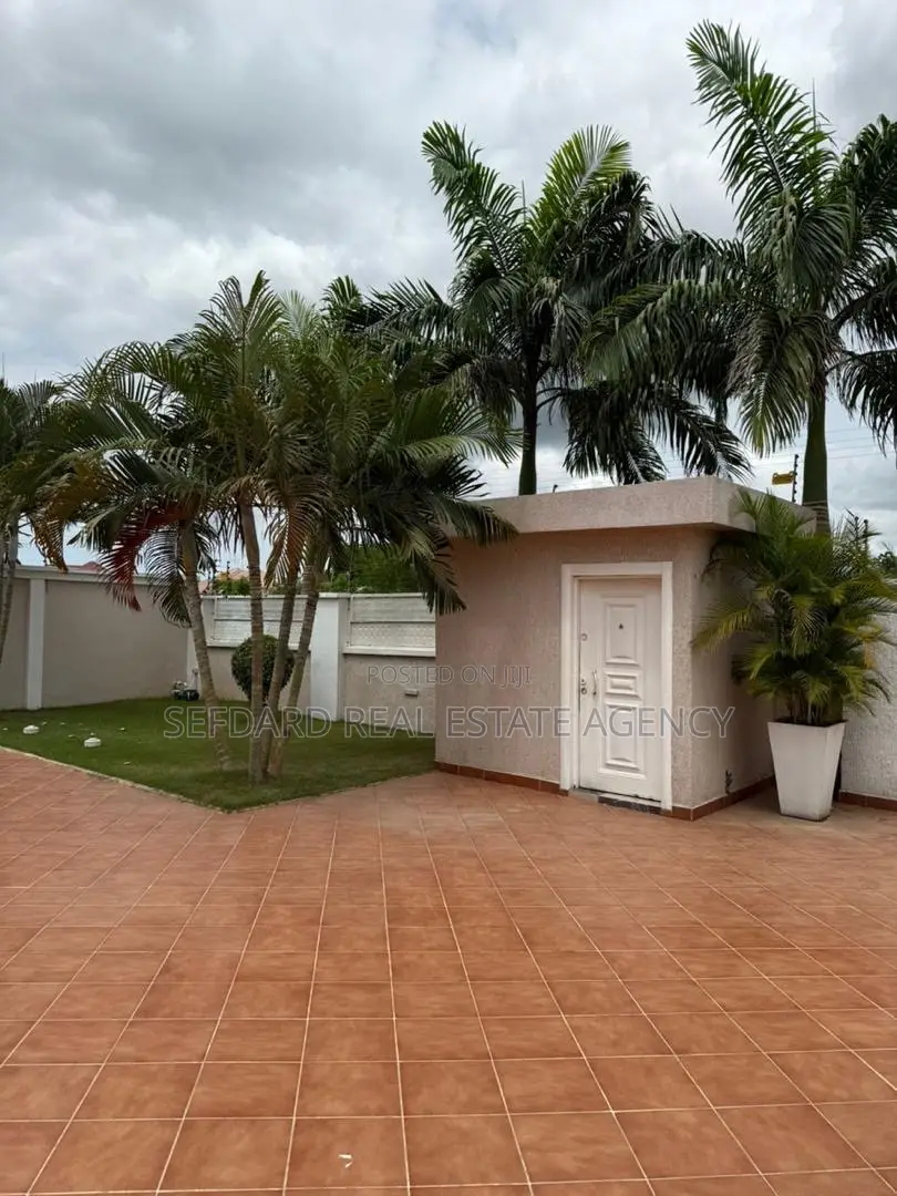 5bdrm House in Amasaman for sale