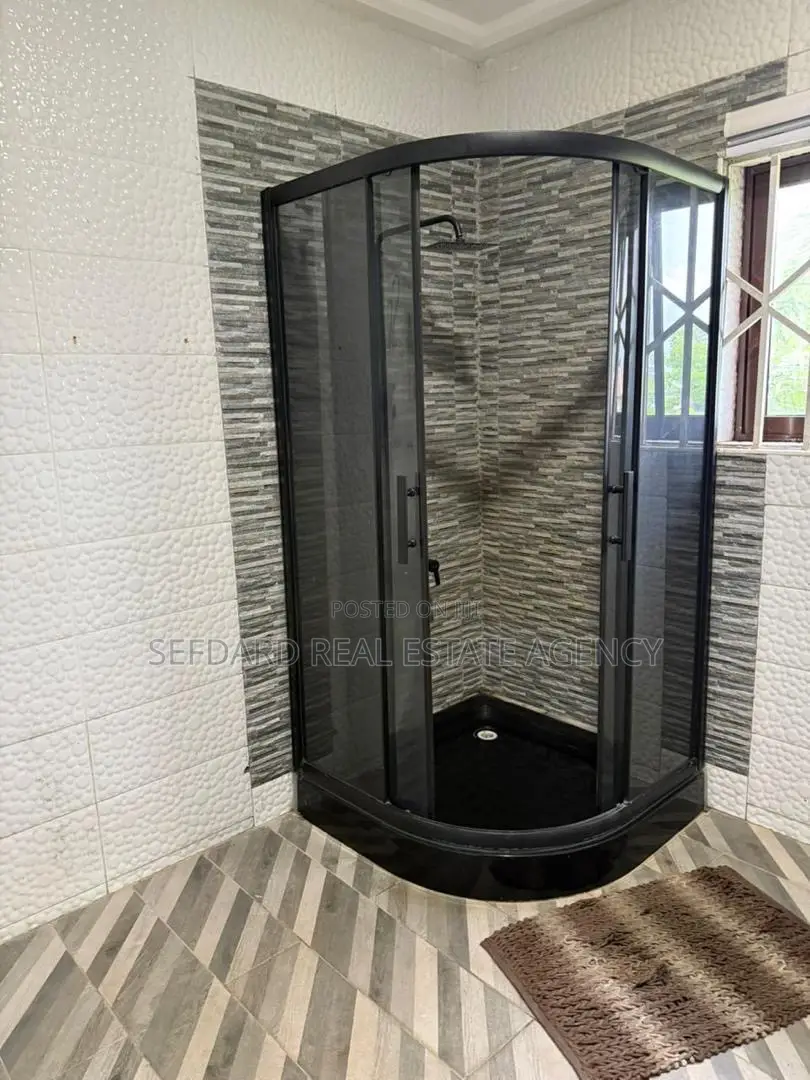 5bdrm House in Amasaman for sale