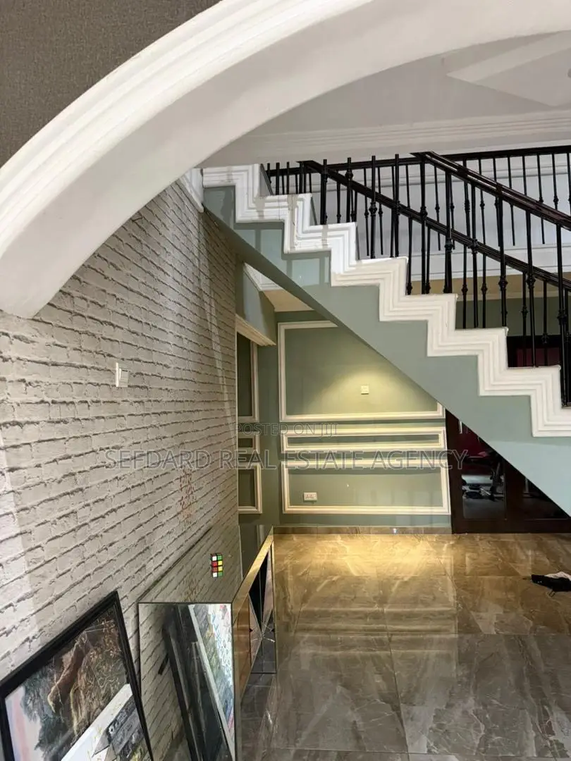 5bdrm House in Amasaman for sale