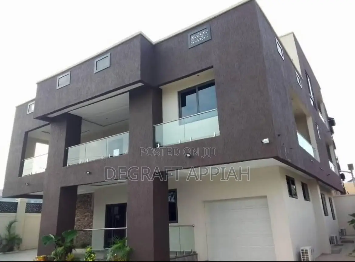 7bdrm House in Ahodwo Nhyieso, Kumasi Metropolitan for sale