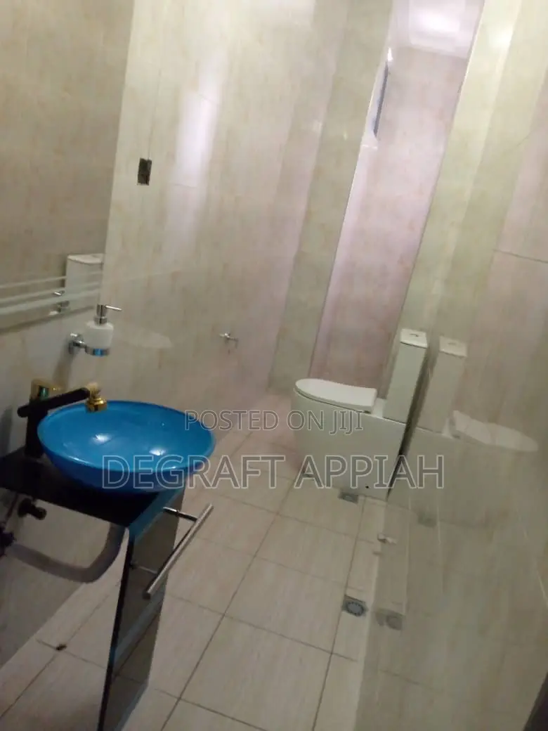 7bdrm House in Ahodwo Nhyieso, Kumasi Metropolitan for sale