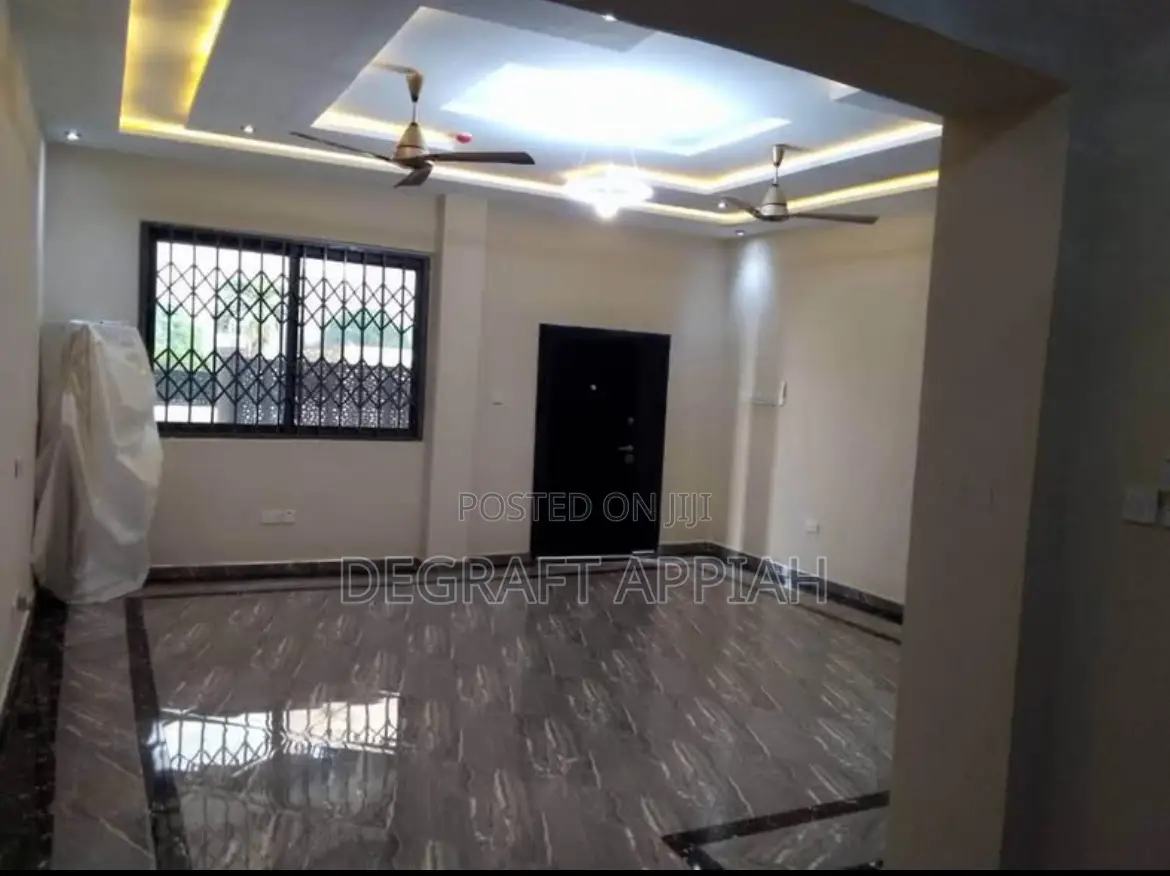 7bdrm House in Ahodwo Nhyieso, Kumasi Metropolitan for sale