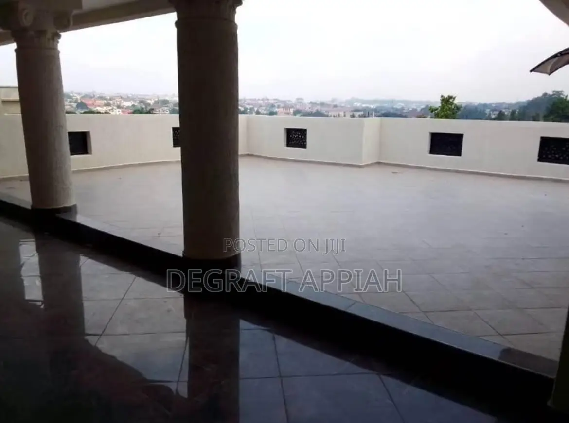 7bdrm House in Ahodwo Nhyieso, Kumasi Metropolitan for sale