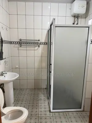 3bdrm House in Community 18 Area, Spintex for rent