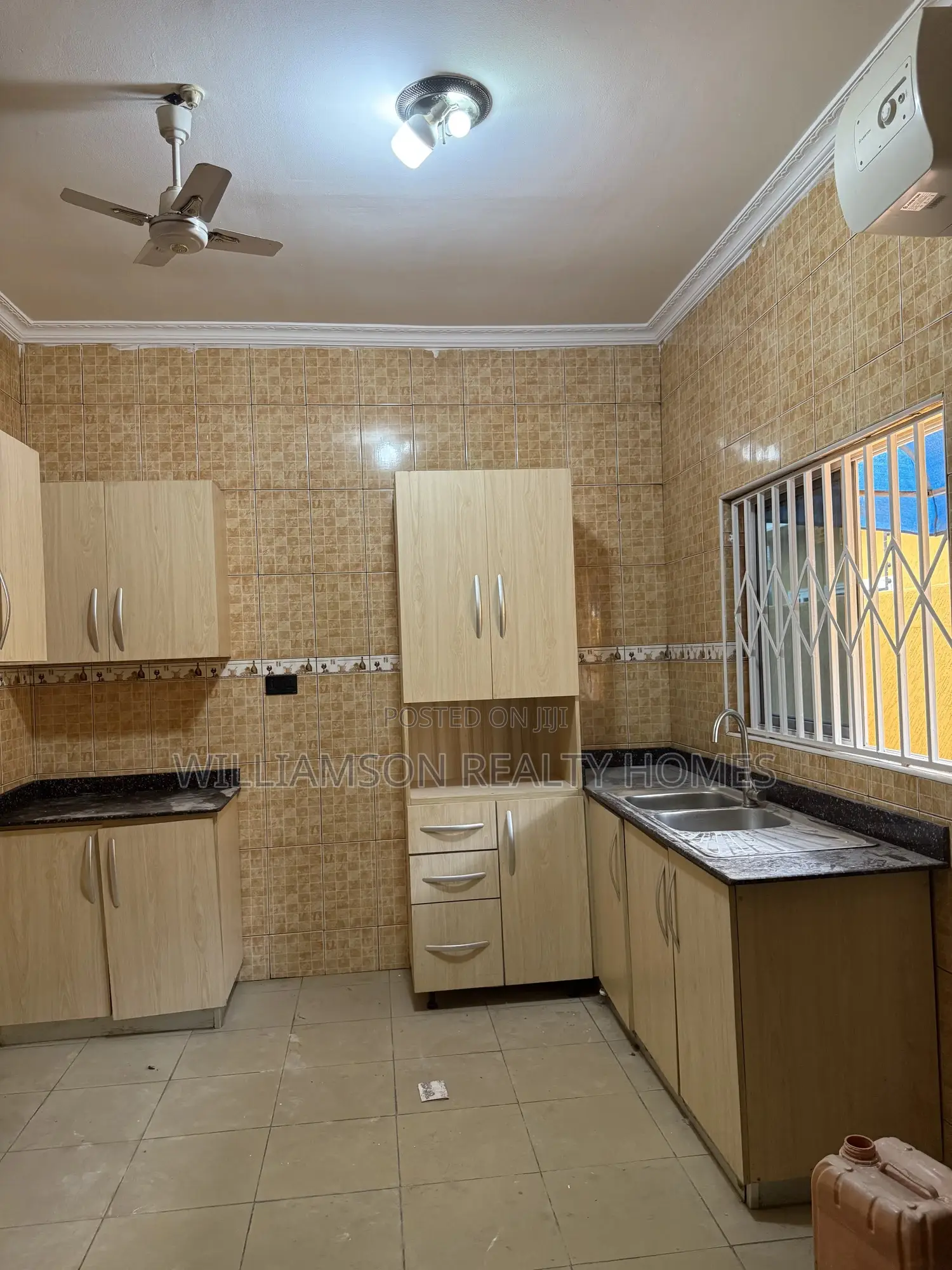 3bdrm House in Community 18 Area, Spintex for rent