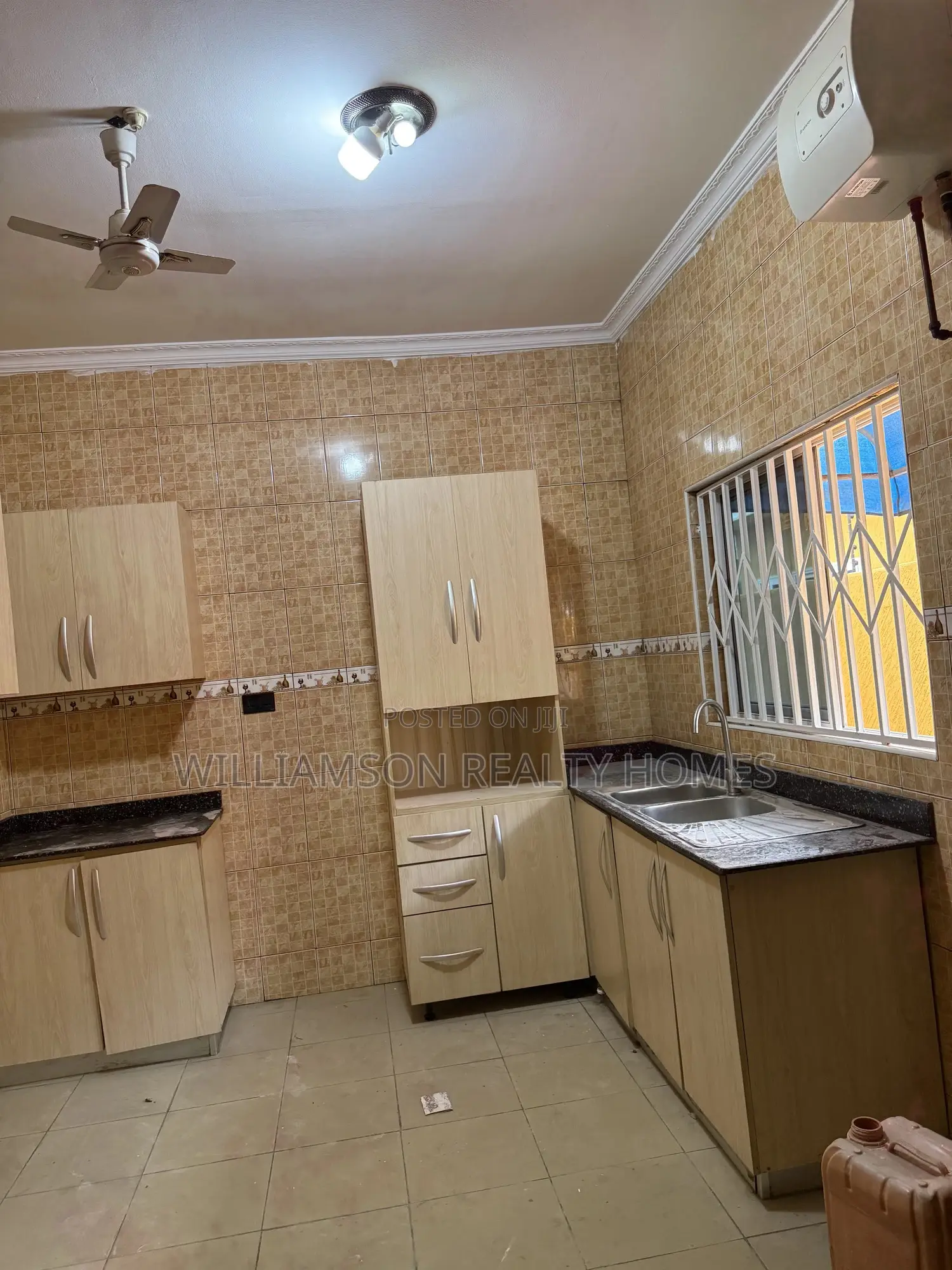 3bdrm House in Community 18 Area, Spintex for rent
