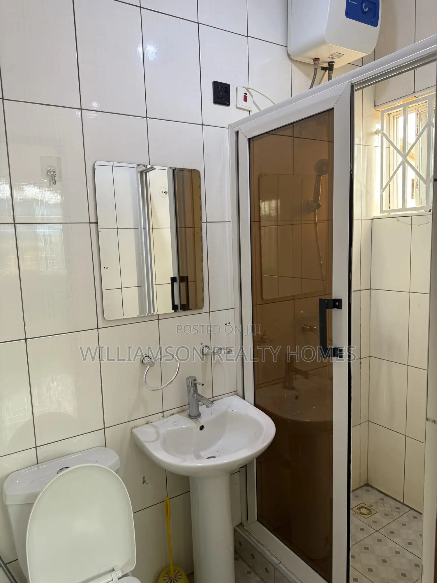 3bdrm House in Community 18 Area, Spintex for rent