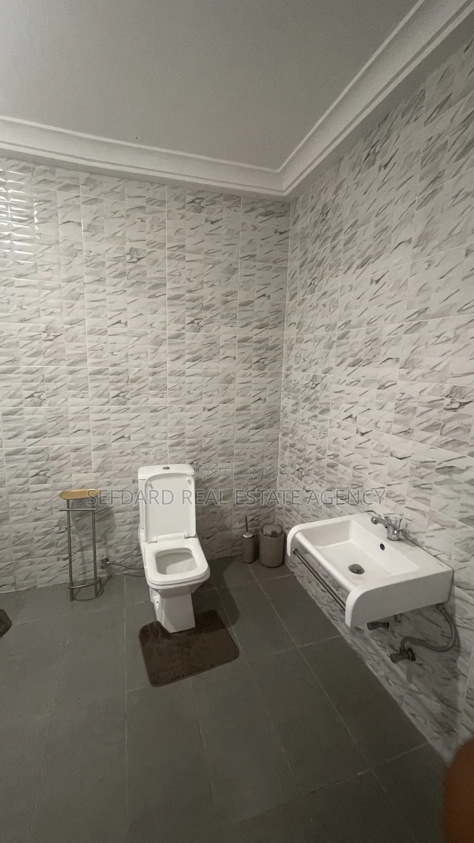 5bdrm House in Amasaman for sale
