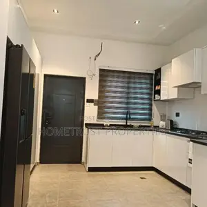 4bdrm Duplex in Hometrust Properties, American House for sale