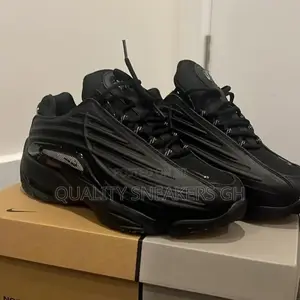 Nocta Hot Step Black