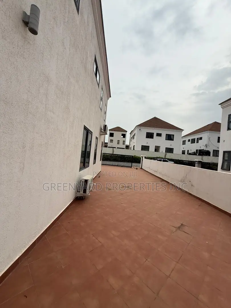 4bdrm House in Aviation, Adenta for rent