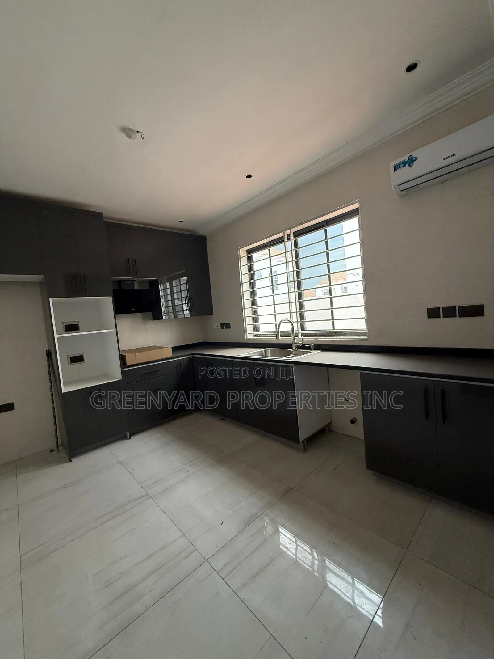 4bdrm House in Aviation, Adenta for rent