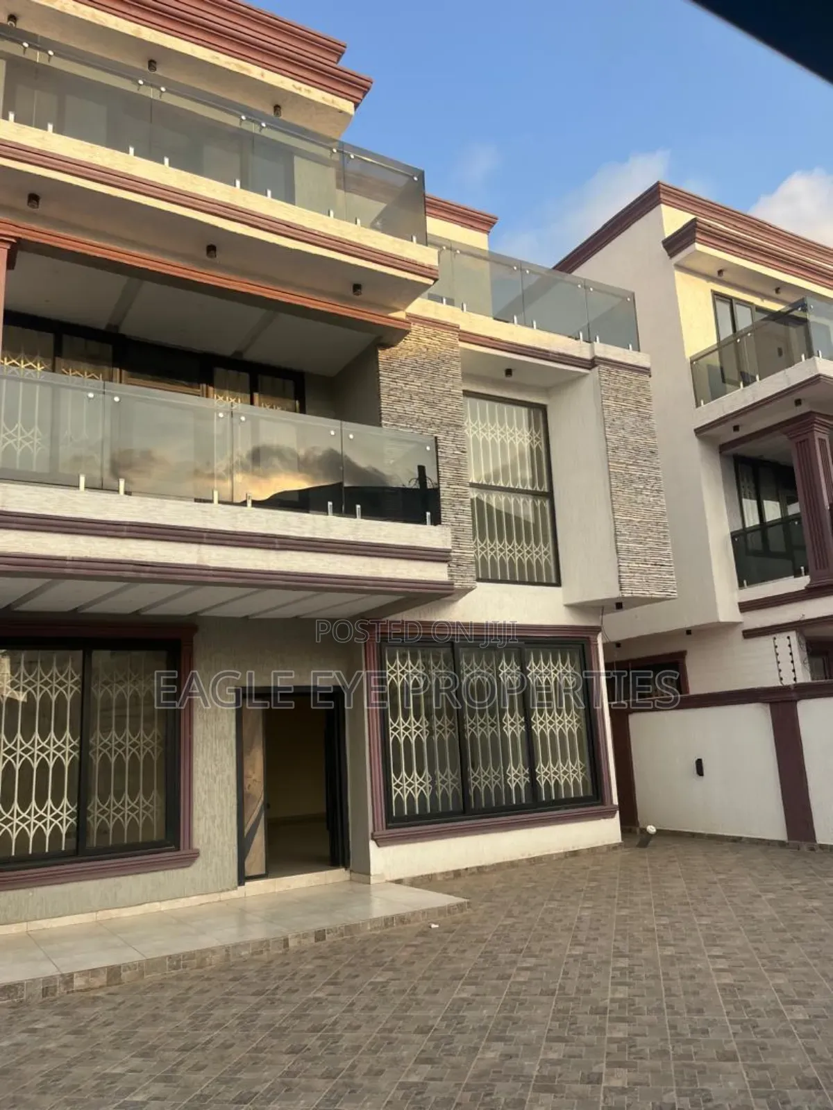 5bdrm House in East Legon for sale