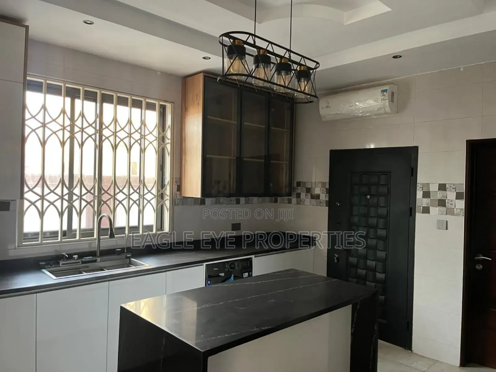 5bdrm House in East Legon for sale