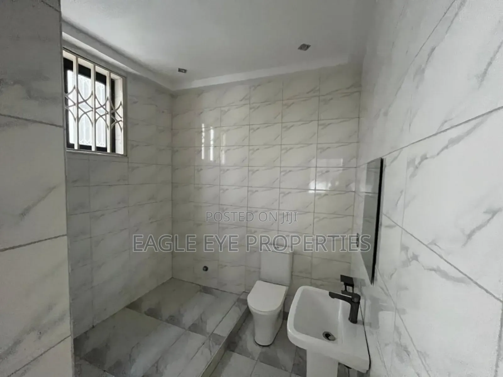 5bdrm House in East Legon for sale