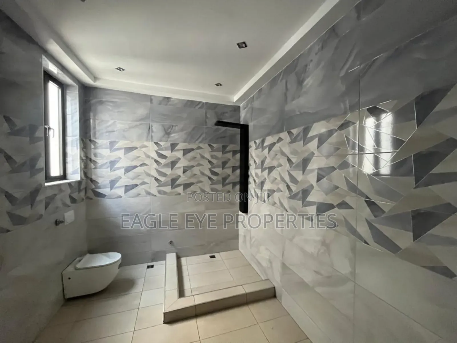 5bdrm House in East Legon for sale