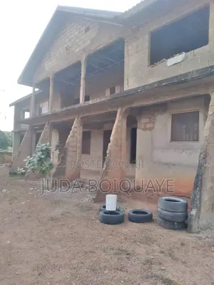 8 Bedroom Incompleted House Forsale