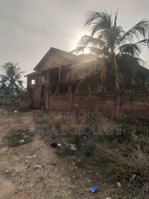 8 Bedroom Incompleted House Forsale