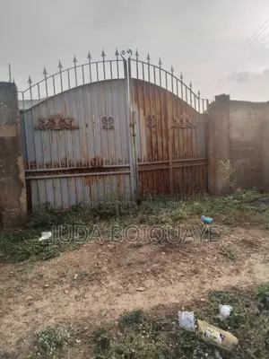 8 Bedroom Incompleted House Forsale