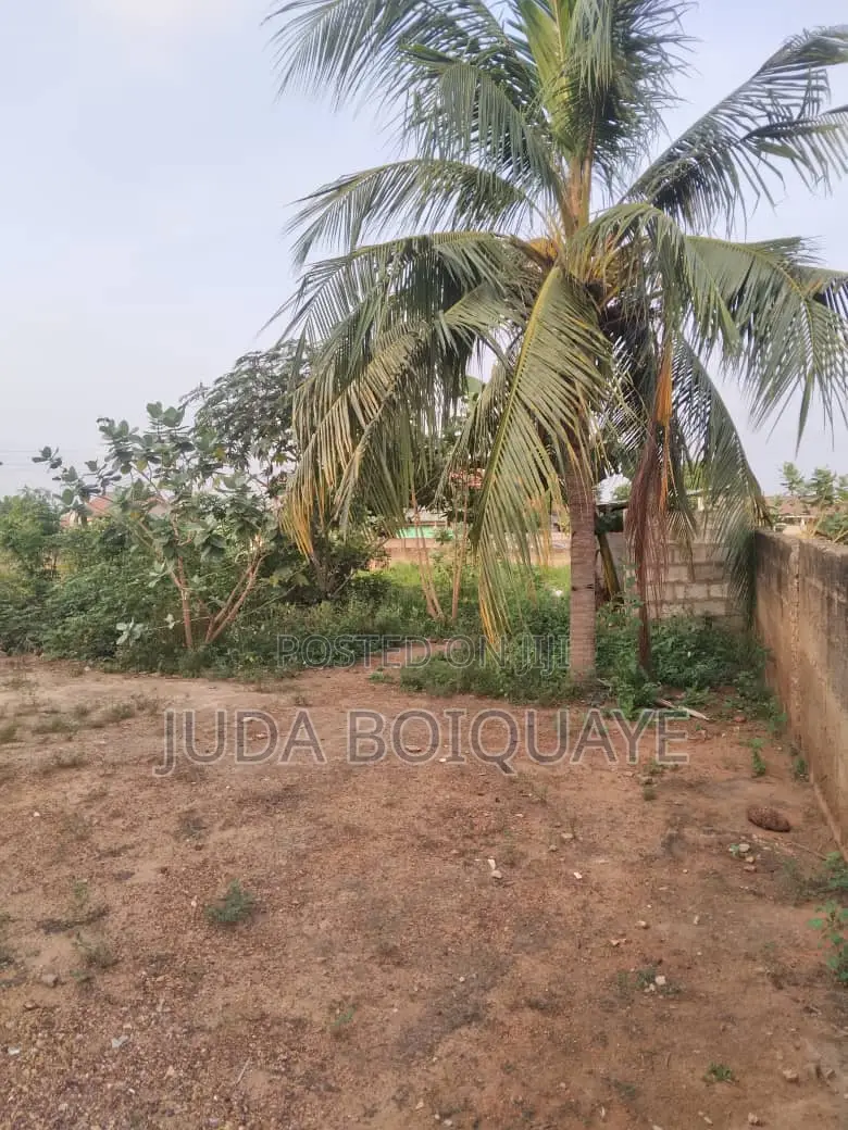 8 Bedroom Incompleted House Forsale