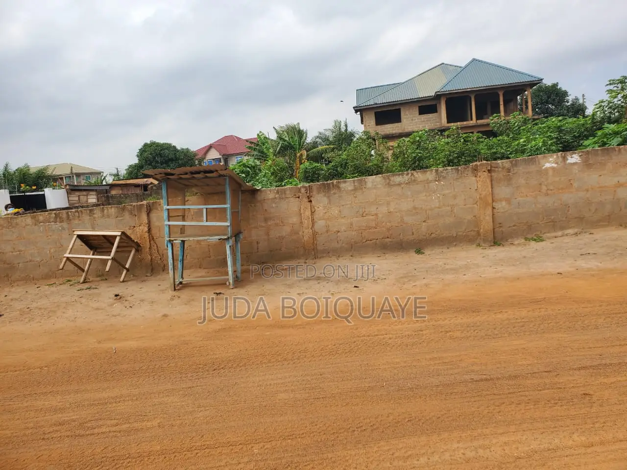 8 Bedroom Incompleted House Forsale