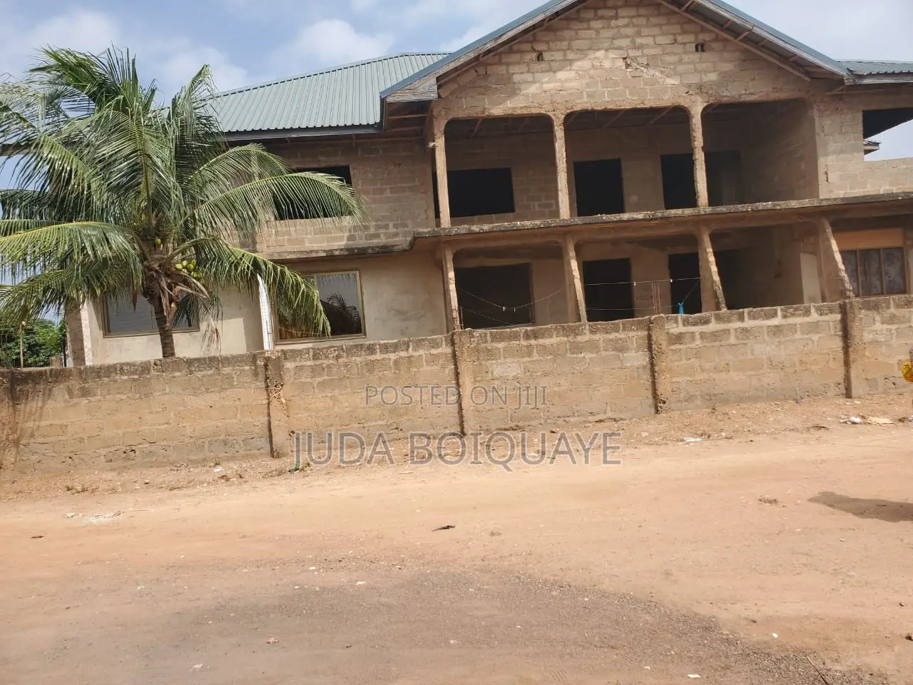8 Bedroom Incompleted House Forsale