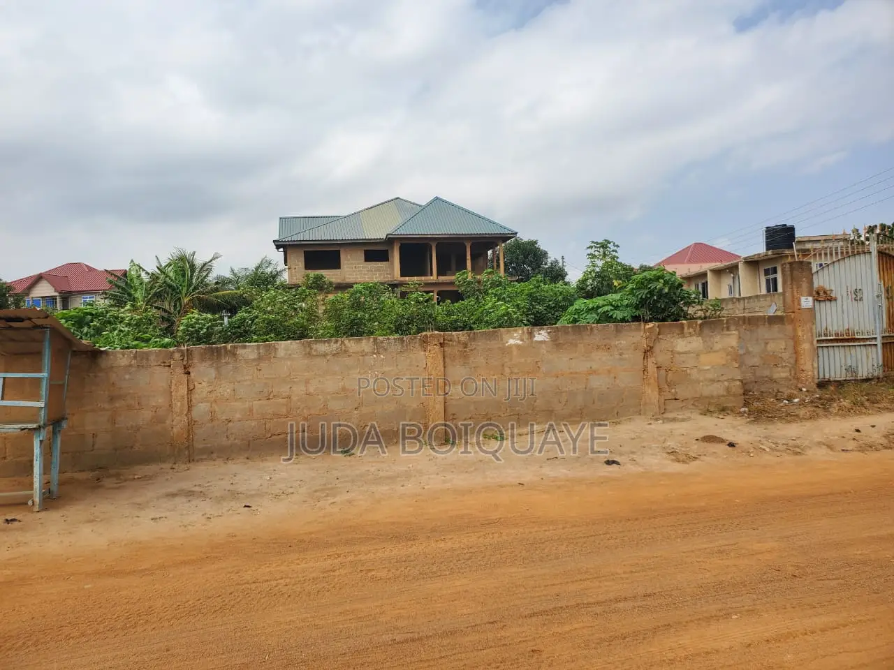 8 Bedroom Incompleted House Forsale