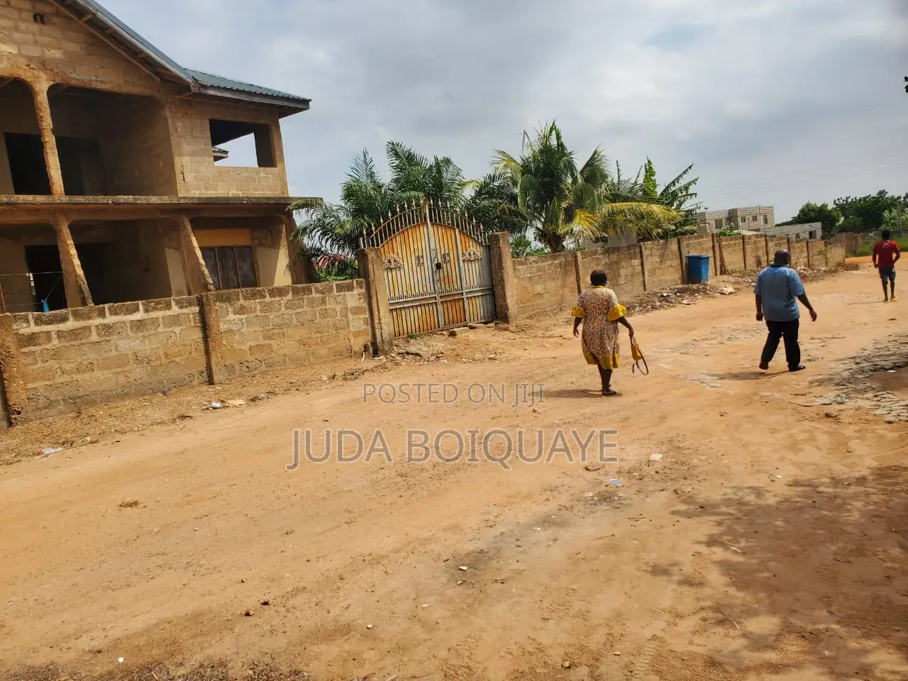 8 Bedroom Incompleted House Forsale