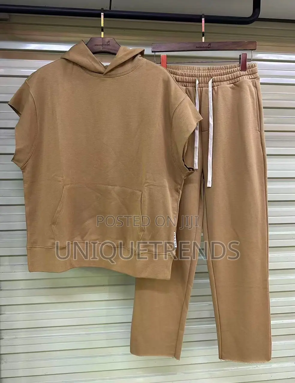 Sleeveless Top and Down Hoodies