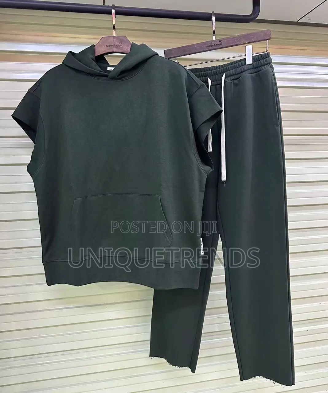 Sleeveless Top and Down Hoodies