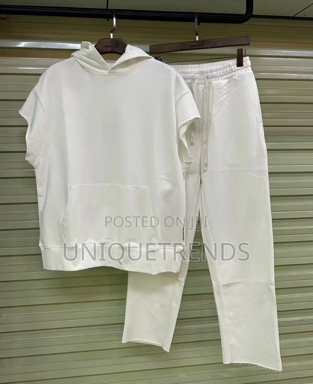 Sleeveless Top and Down Hoodies