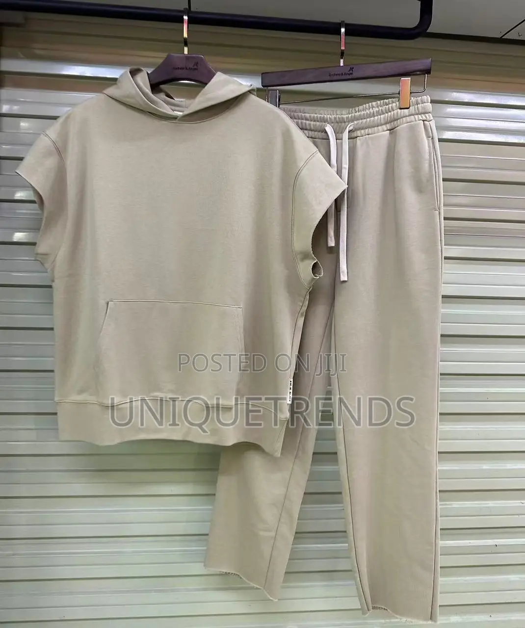 Sleeveless Top and Down Hoodies