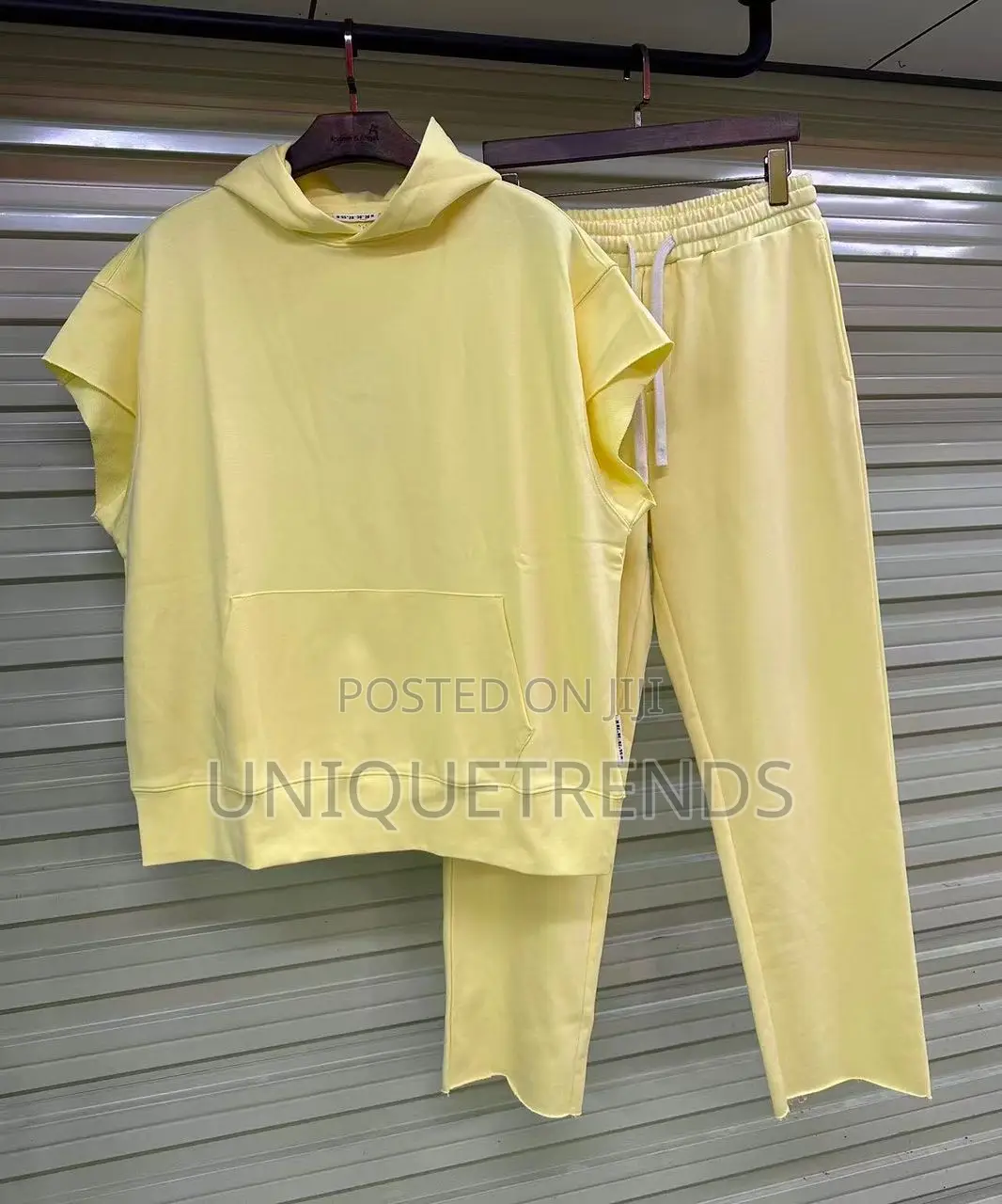 Sleeveless Top and Down Hoodies