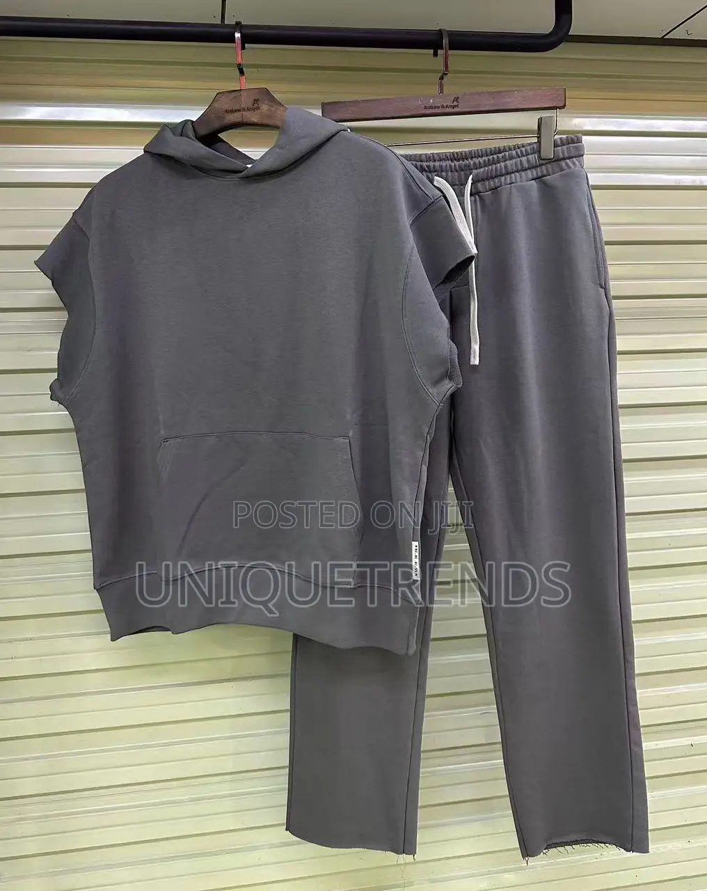 Sleeveless Top and Down Hoodies