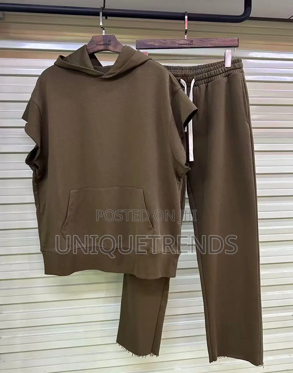 Sleeveless Top and Down Hoodies