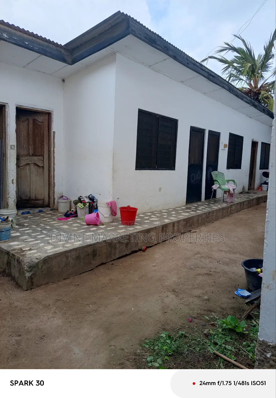 8bdrm House in Ablekuma To Amasaman for sale