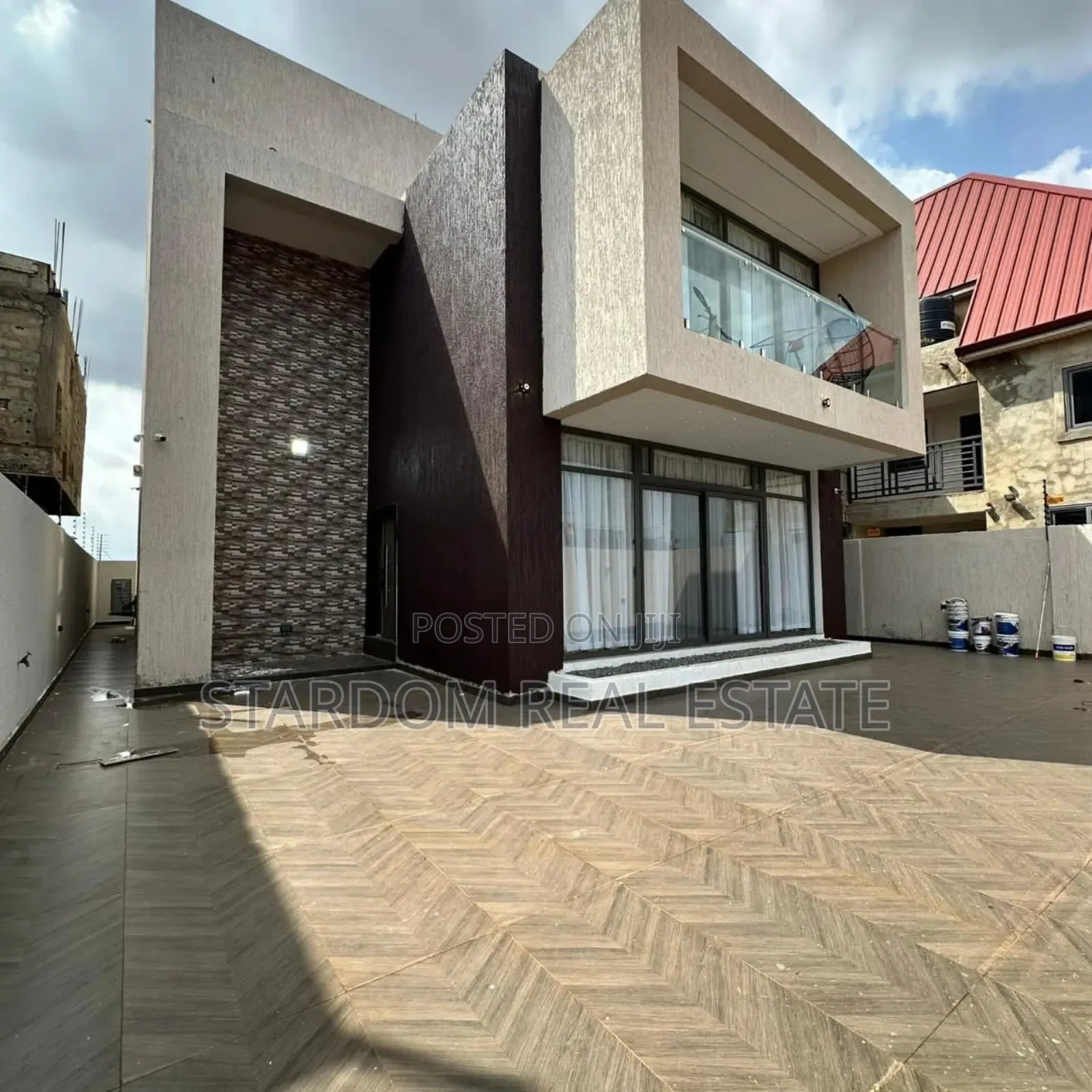 4bdrm Duplex in East Legon Hills for sale