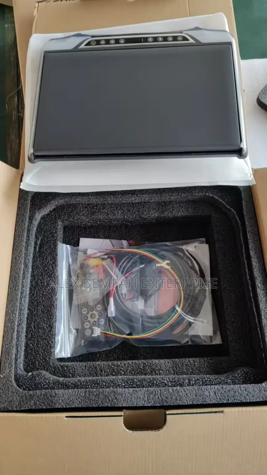 Voxy, Buses Etc. Roof Mount Monitor 12inches