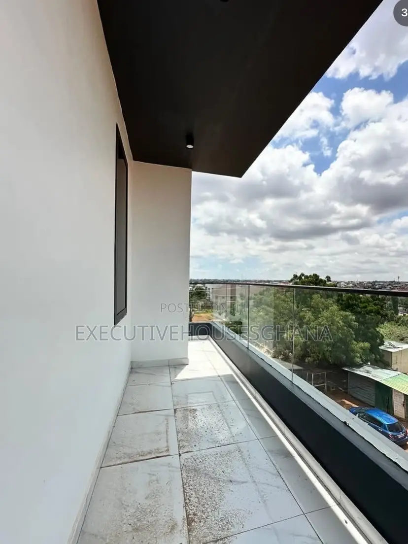 4bdrm House in Executivehousesghana, Lake Side Estate for sale