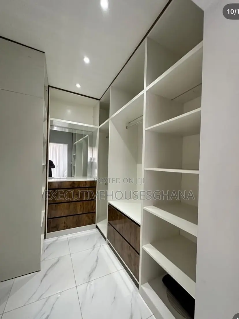 4bdrm House in Executivehousesghana, Lake Side Estate for sale