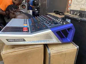 Yamaha Lexsen Lxk880 Amplified Audio Mixer Console.