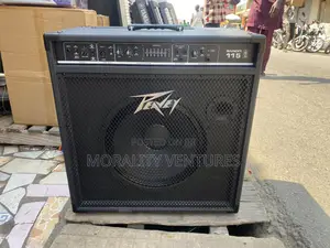 Peavey Bandit 115 Bass Guitar Combo Amplifier.