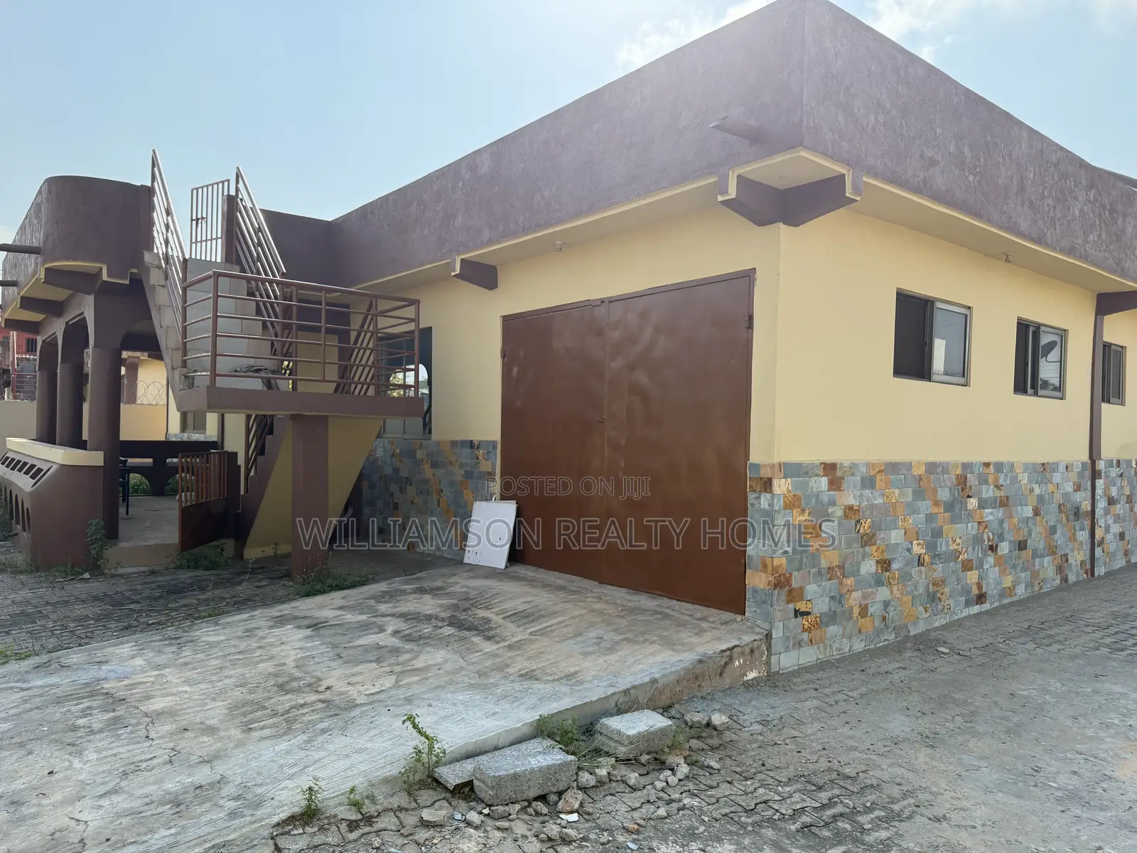 5bdrm House in Community 18 Area, Spintex for rent