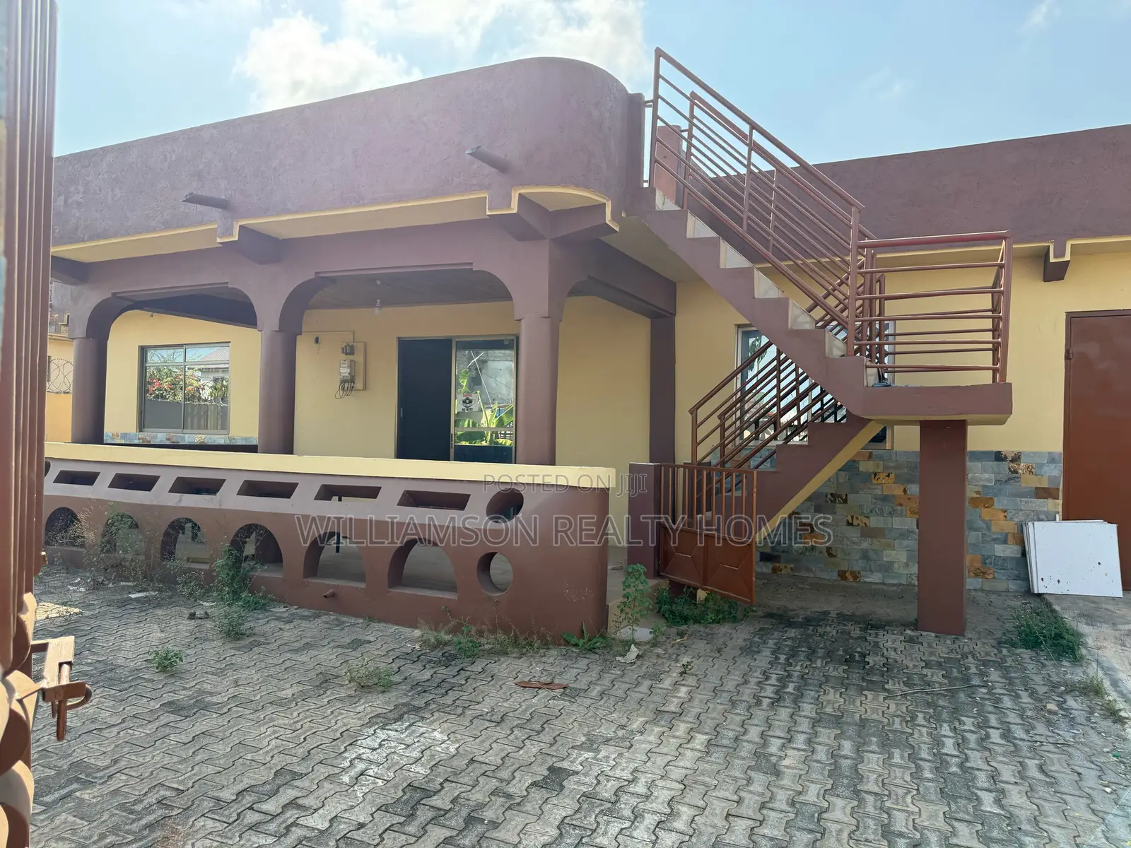 5bdrm House in Community 18 Area, Spintex for rent