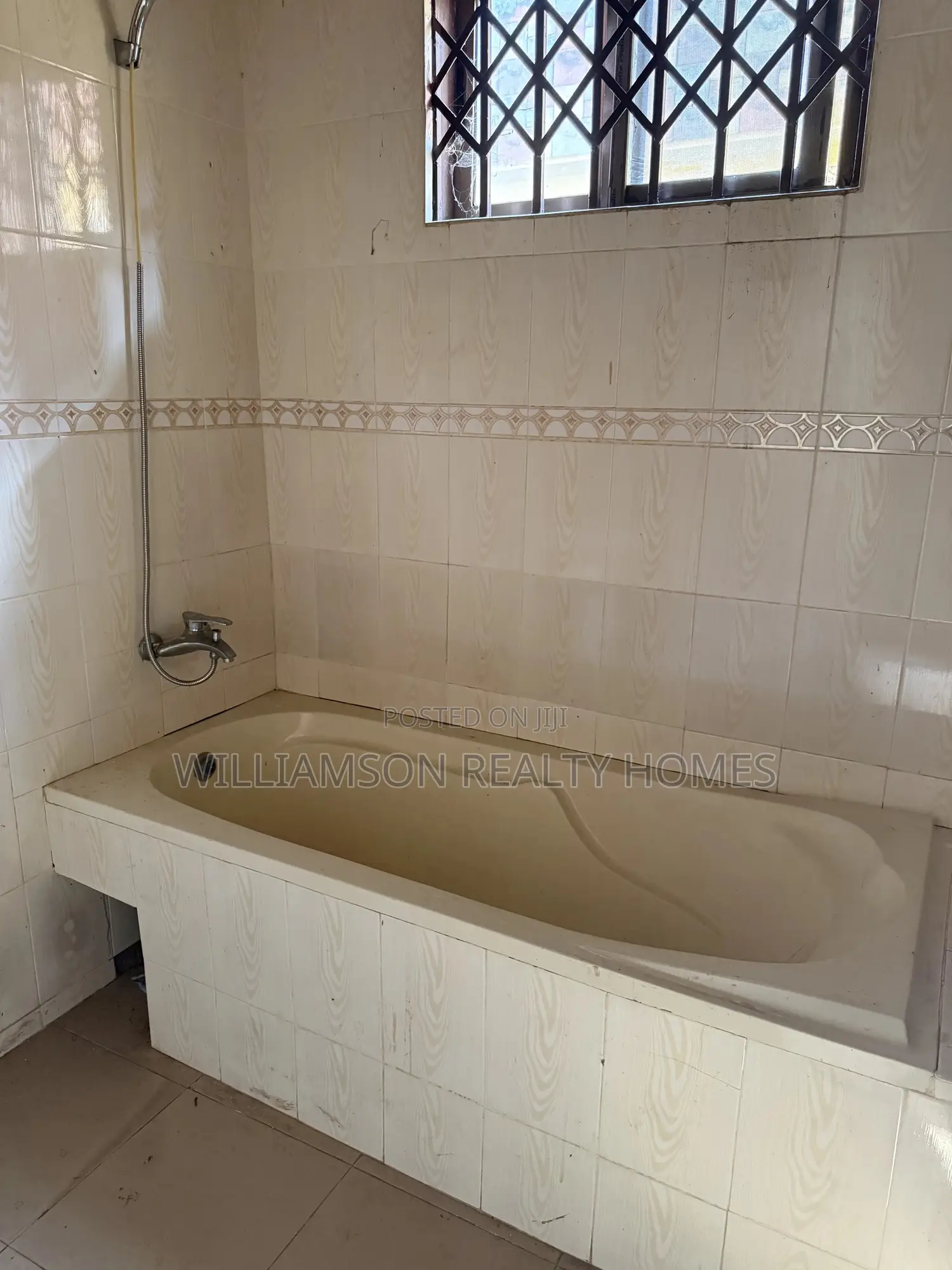 5bdrm House in Community 18 Area, Spintex for rent