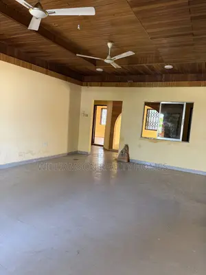 5bdrm House in Community 18 Area, Spintex for rent