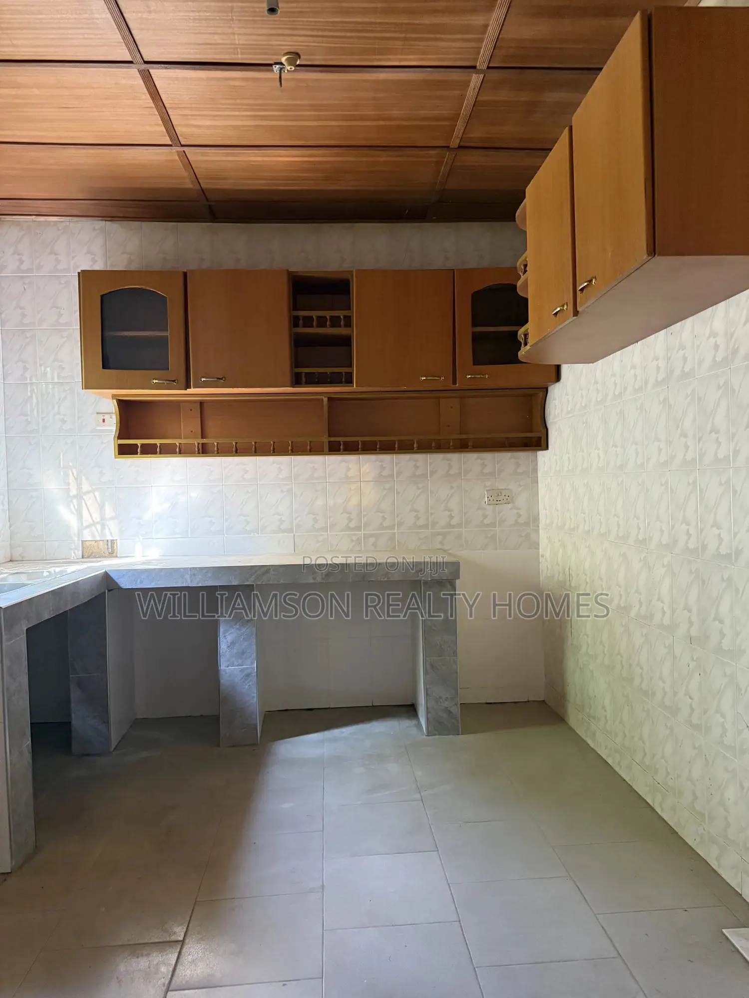 5bdrm House in Community 18 Area, Spintex for rent