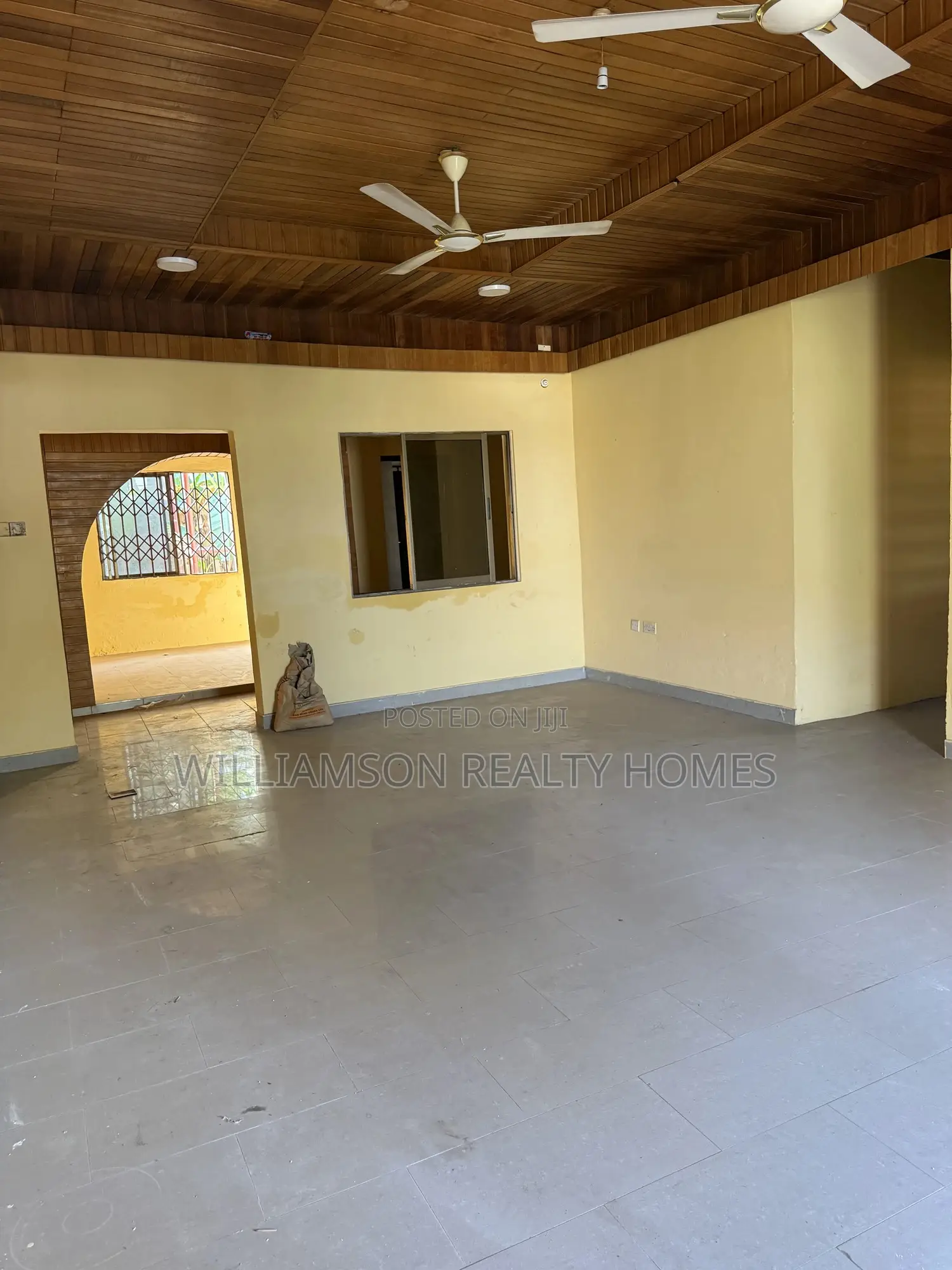 5bdrm House in Community 18 Area, Spintex for rent