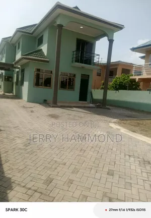 4bdrm House in Labone Going To  Ako for rent